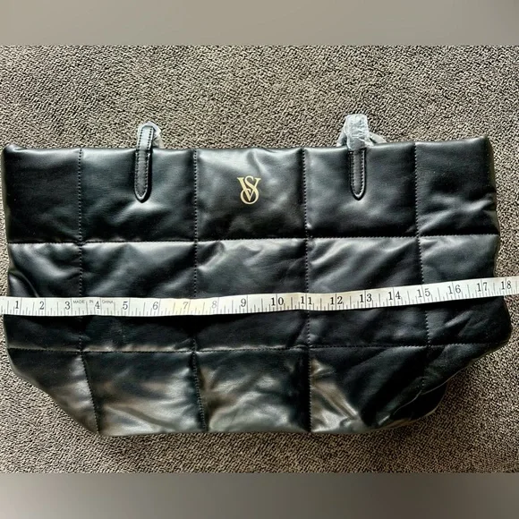 Victoria’s Secret bag new with tags . - Picture 2 of 3